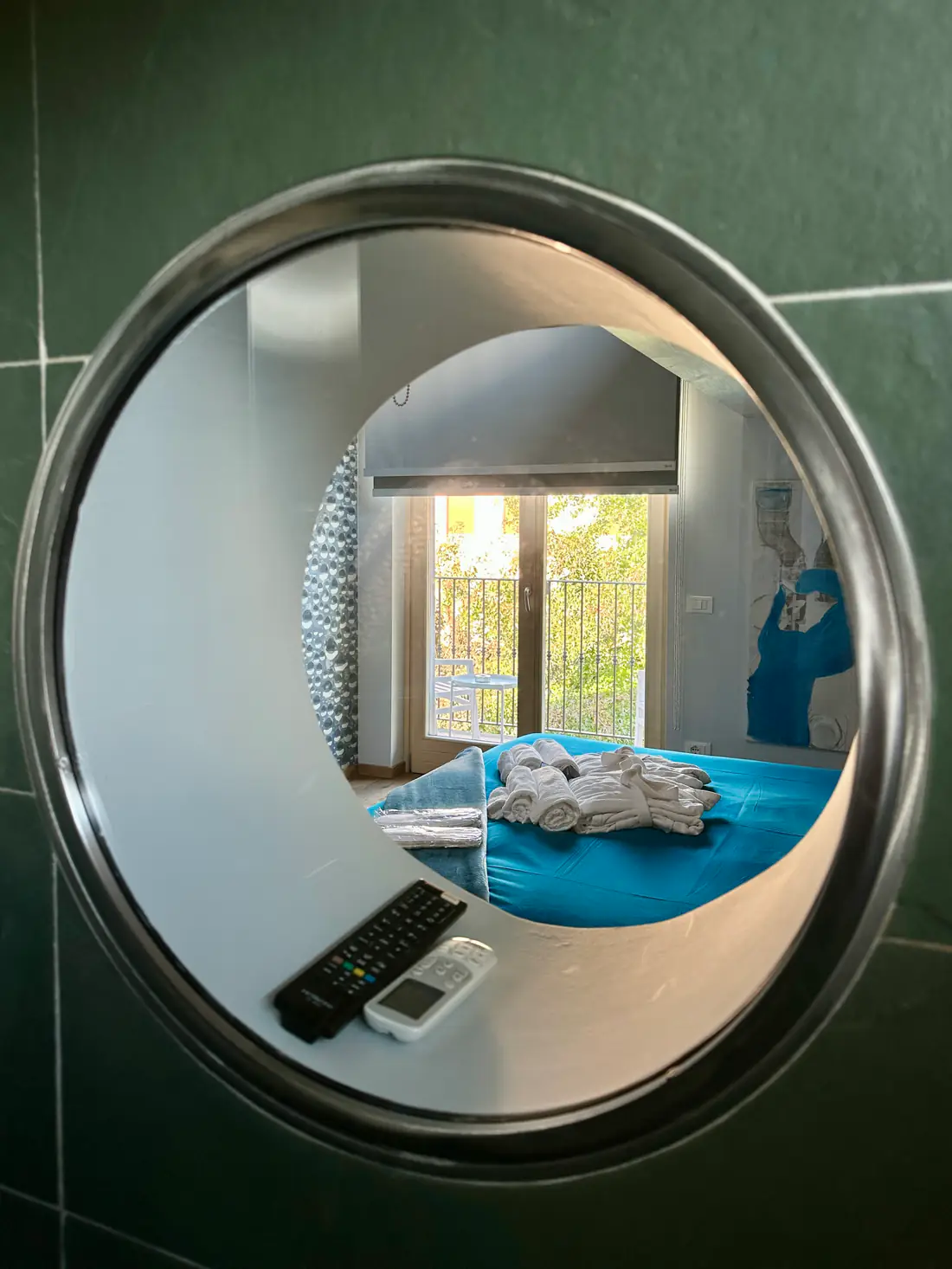 Suite Aqua – Oblò del bagno affacciato sulla camera