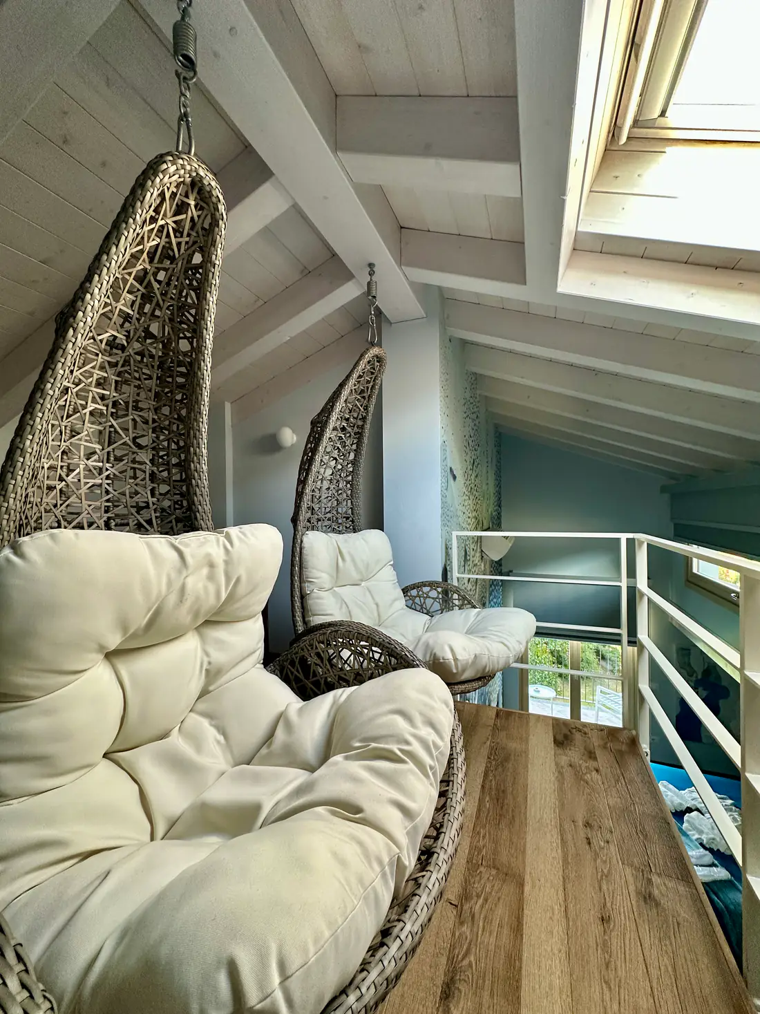 Suite Aqua – Soppalco con poltrone sospese
